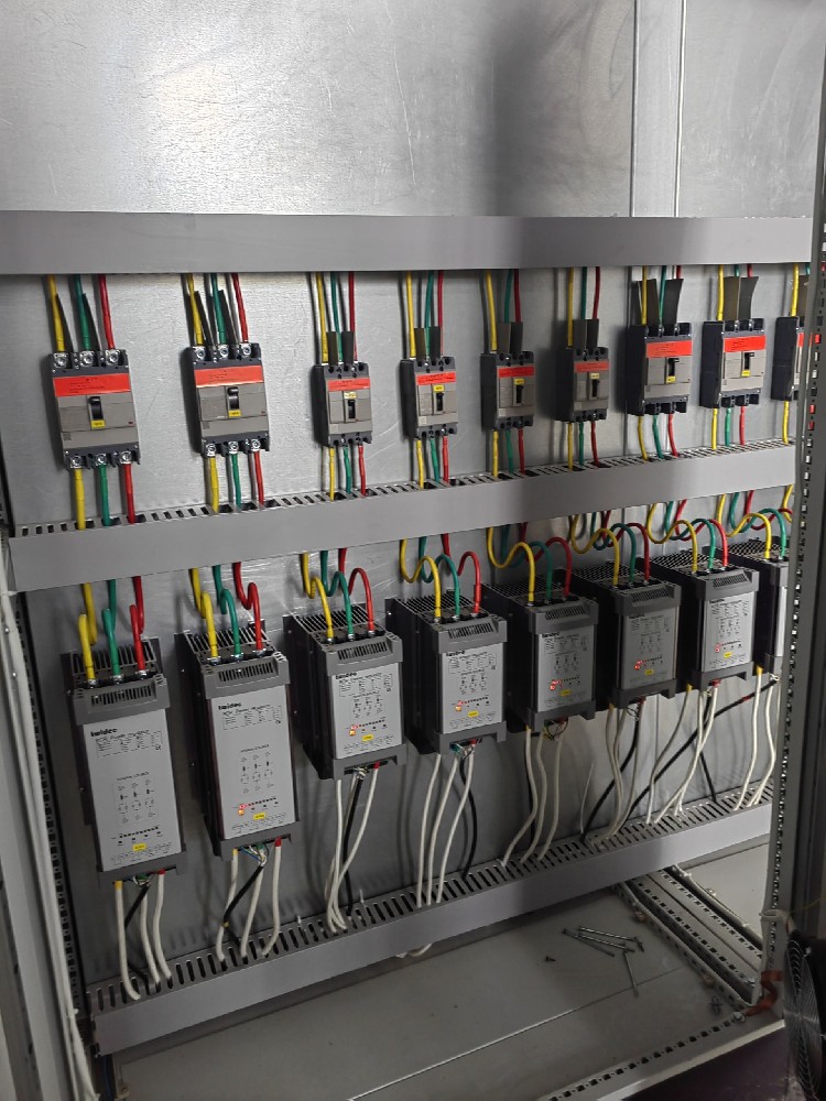 电力调解器负载电压加不上去是什么原因？