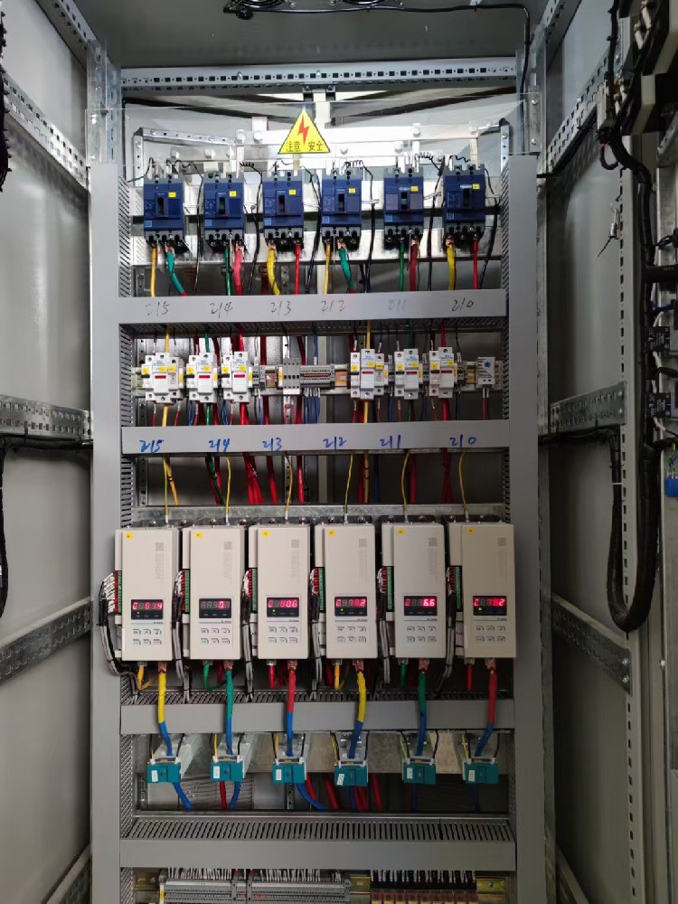 在电力调解器设计中，，如那里置电源颤抖和电网脉动的影响？？