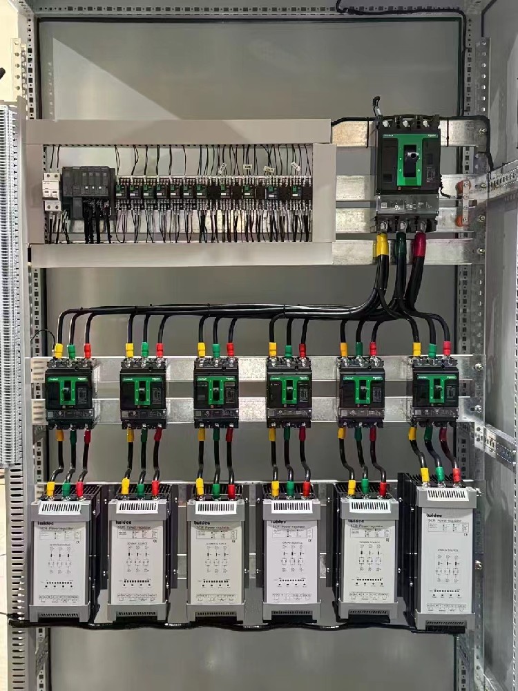 自动电力调解器中的 PID 控制器是怎样事情来调理输出的？？？