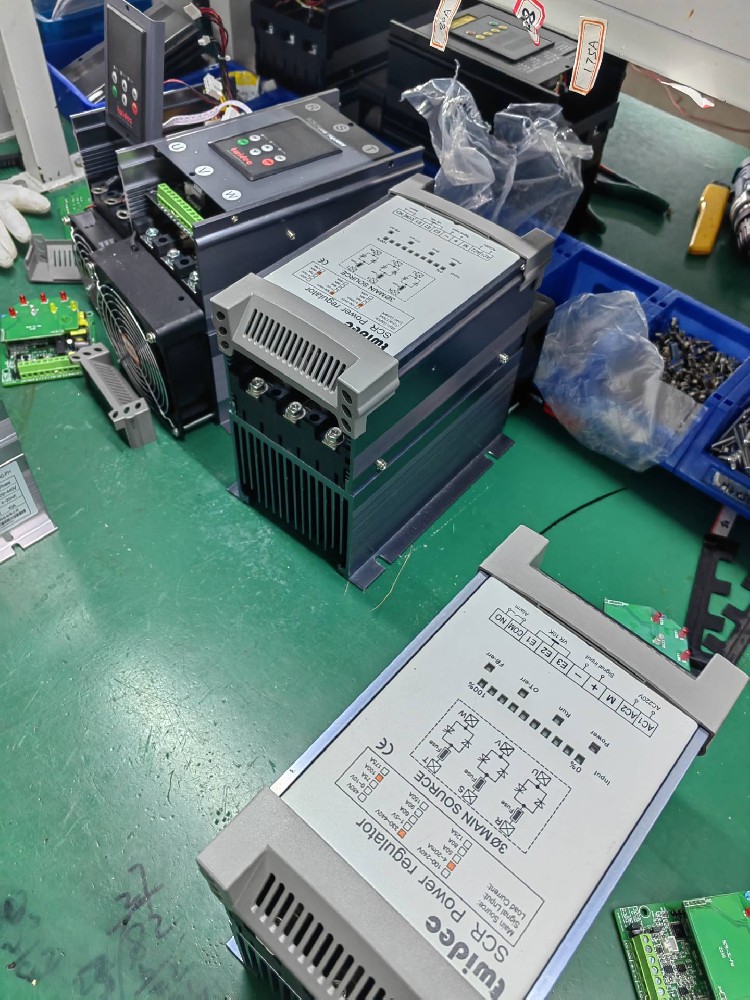 电力调解器的额定电压参数对其应用场景有何限制？？？