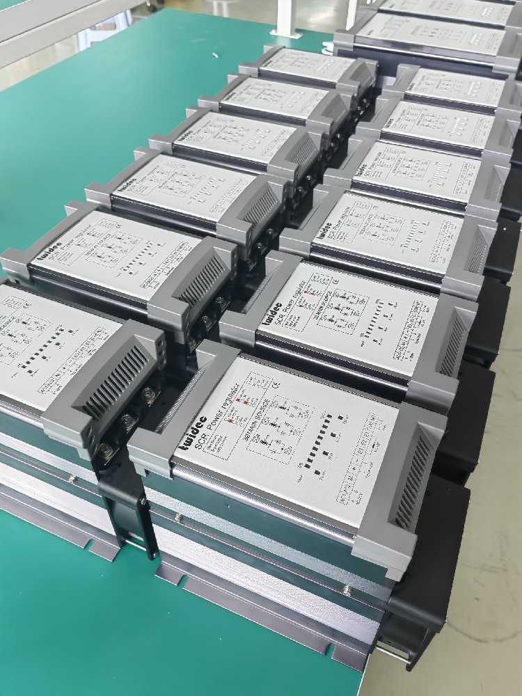 怎样实现多台电力调解器的协同事情以知足重大的电力控制需求？？？