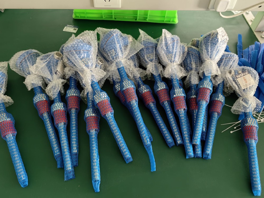 在工业自动化中，，，热电阻是怎样与控制系统集成的，，，以实现温度控制和监测？？？