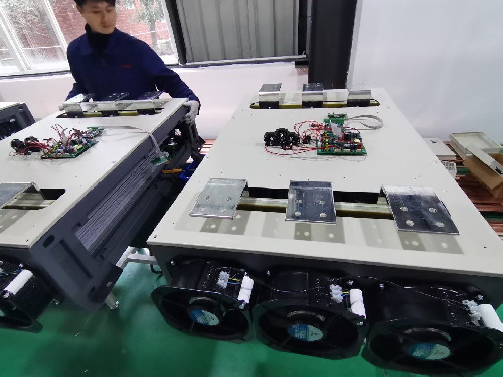 电力调解器在海优势电场的应用中，，怎样应对湿润、、、高盐等卑劣情形？？