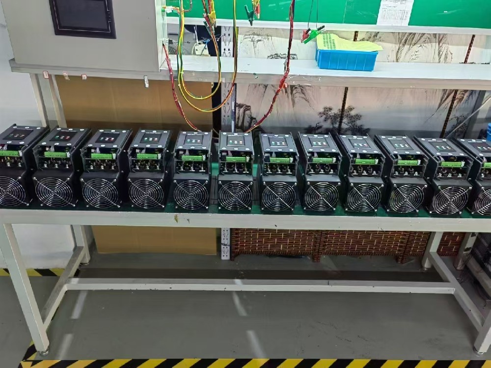 毗连电力调解器的线缆老化，，，在不替换线缆的情形下，，，能否接纳暂时步伐继续清静使用电力调解器？？？