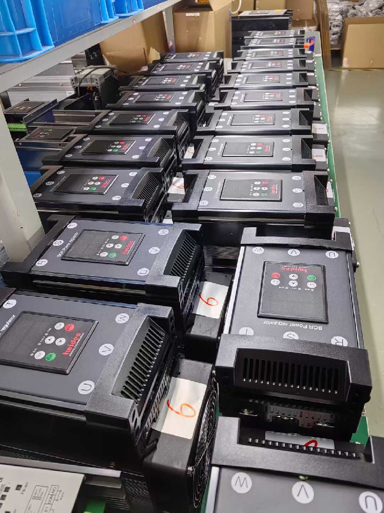 实验将电力调解器与新的负载装备毗连，，却无法正常事情，，该从哪些方面排查兼容性问题？？？